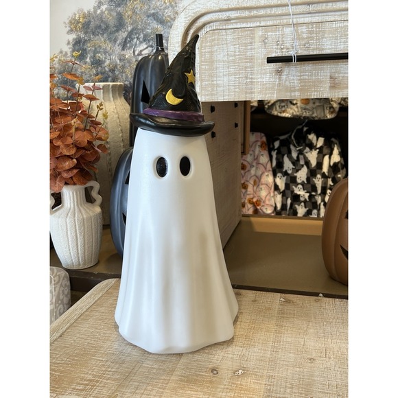 The Unbranded Brand Other - White Halloween Ghost Blow Mold with Hat New       20 in